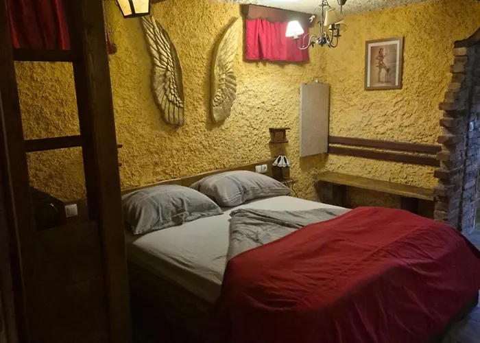 Daire Apartma Misa, Tomo Ketis Sp